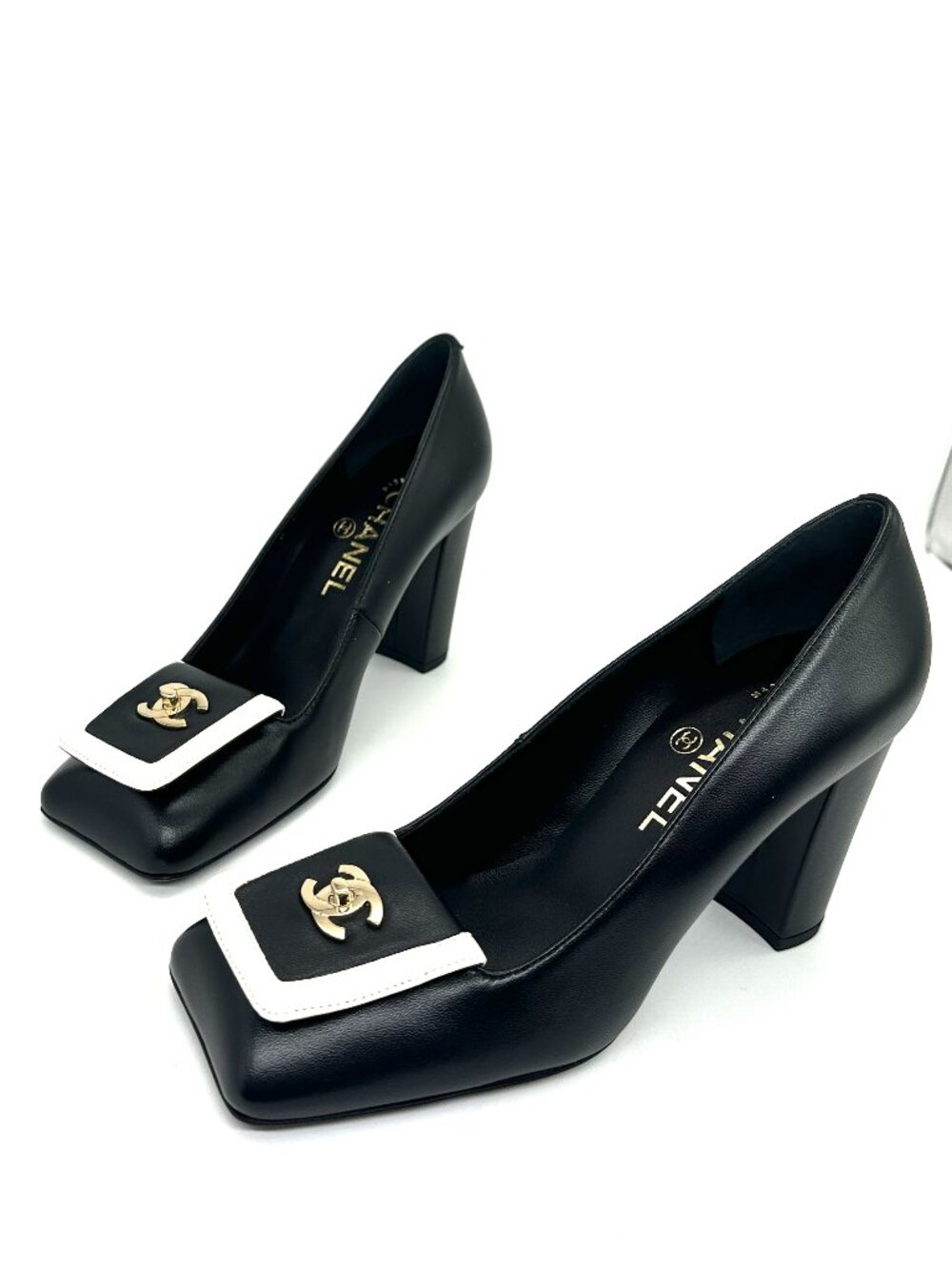 CHANEL 26S Leather Square Toe Turnlock CC Block Heels Pumps Shoes Black Ivory - Picture 15 of 16